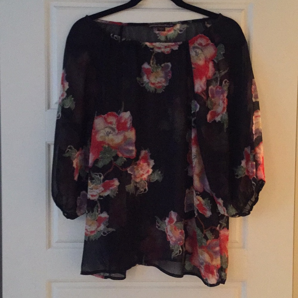 Black/floral sheer top, 3/4 length sleeves